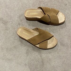 Vionic Women's Tan Cross-Band Mules